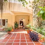 Junto Al Mar Y El Manglar