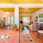 Junto Al Mar Y El Manglar