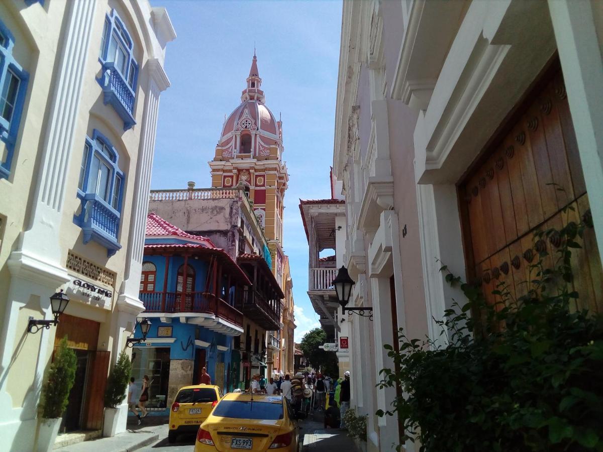 Junto Al Mar Y El Manglar *