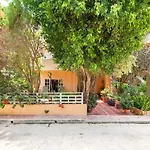 Junto Al Mar Y El Manglar