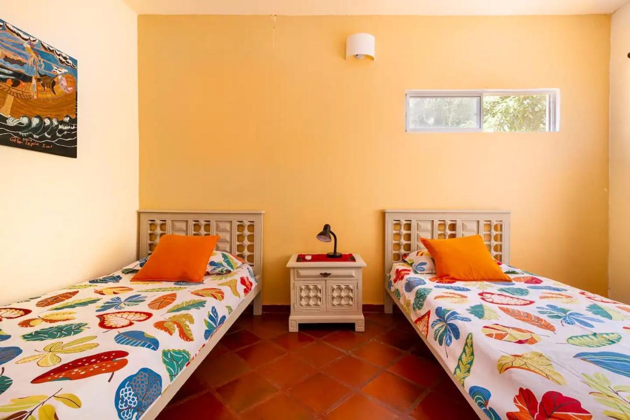 Junto Al Mar Y El Manglar Pensión *