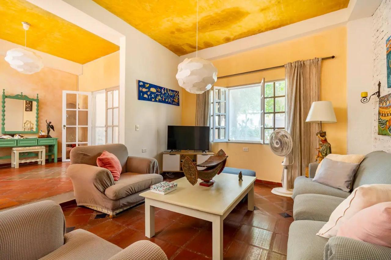 Junto Al Mar Y El Manglar Cartagena